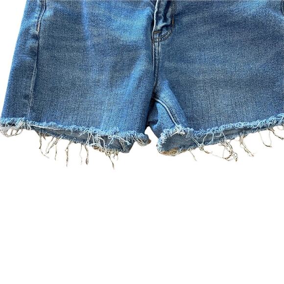 American Eagle medium wash Mom Jean cut off jean shorts women’s size 2 - Picture 6 of 8
